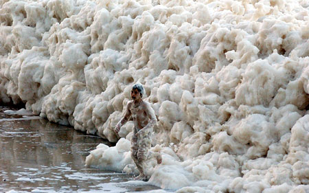 Дети радовались пене больше всего
