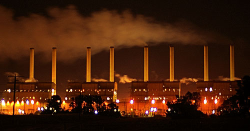 Электростанция Хазелвуд ночью