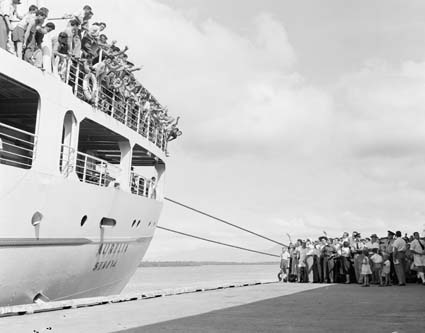 Прибытие новых мигрантов в Австралию