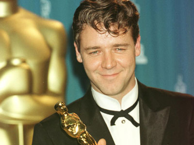 Оскар в руках Рассела Кроу